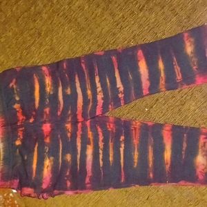 9M Brand New Never Worn Reverse Tie Dyed leggings.